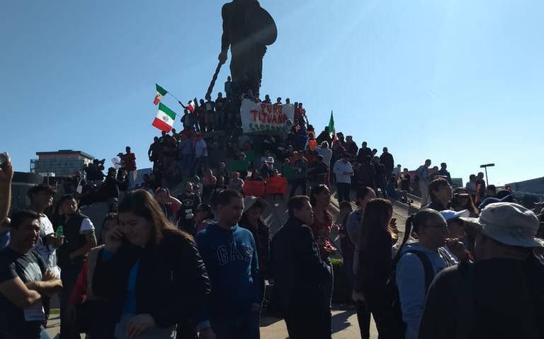 Video Marchan en Tijuana a favor y en contra de los migrantes